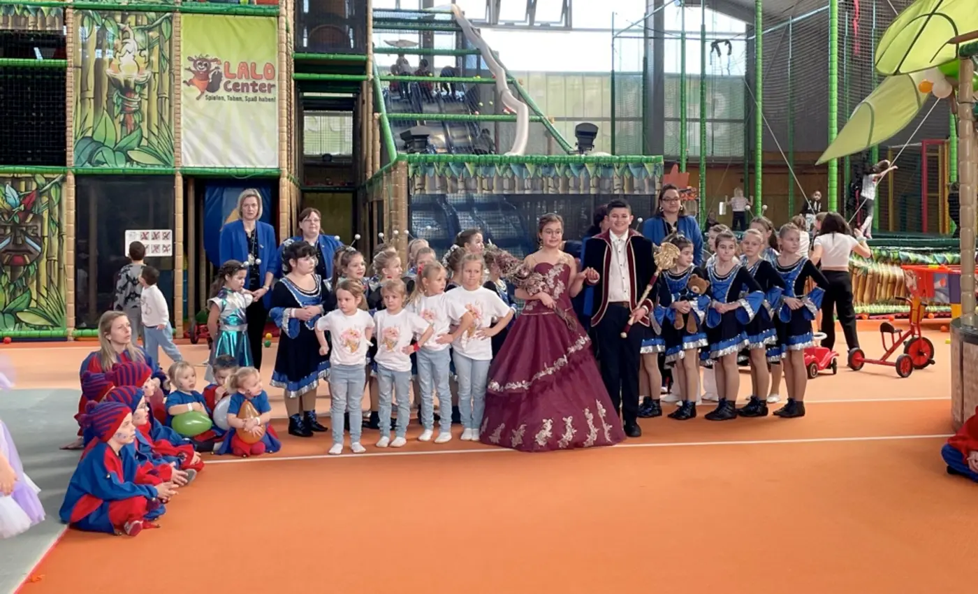 FG Finndonia Kinder Applaus